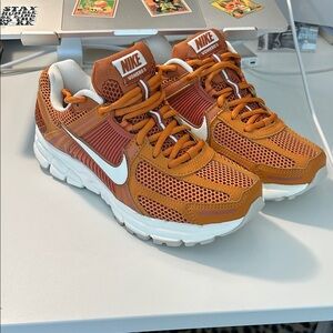 Nike Vomero Burnt Orange and White Sneakers men 7.5 women 9